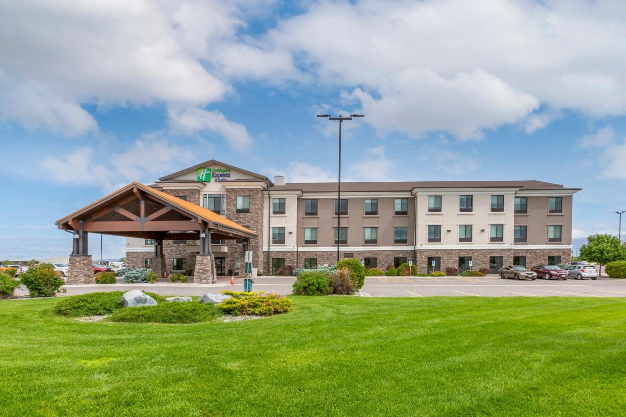 Holiday Inn Express Belgrade-Bozeman Area By Ihg Exterior photo
