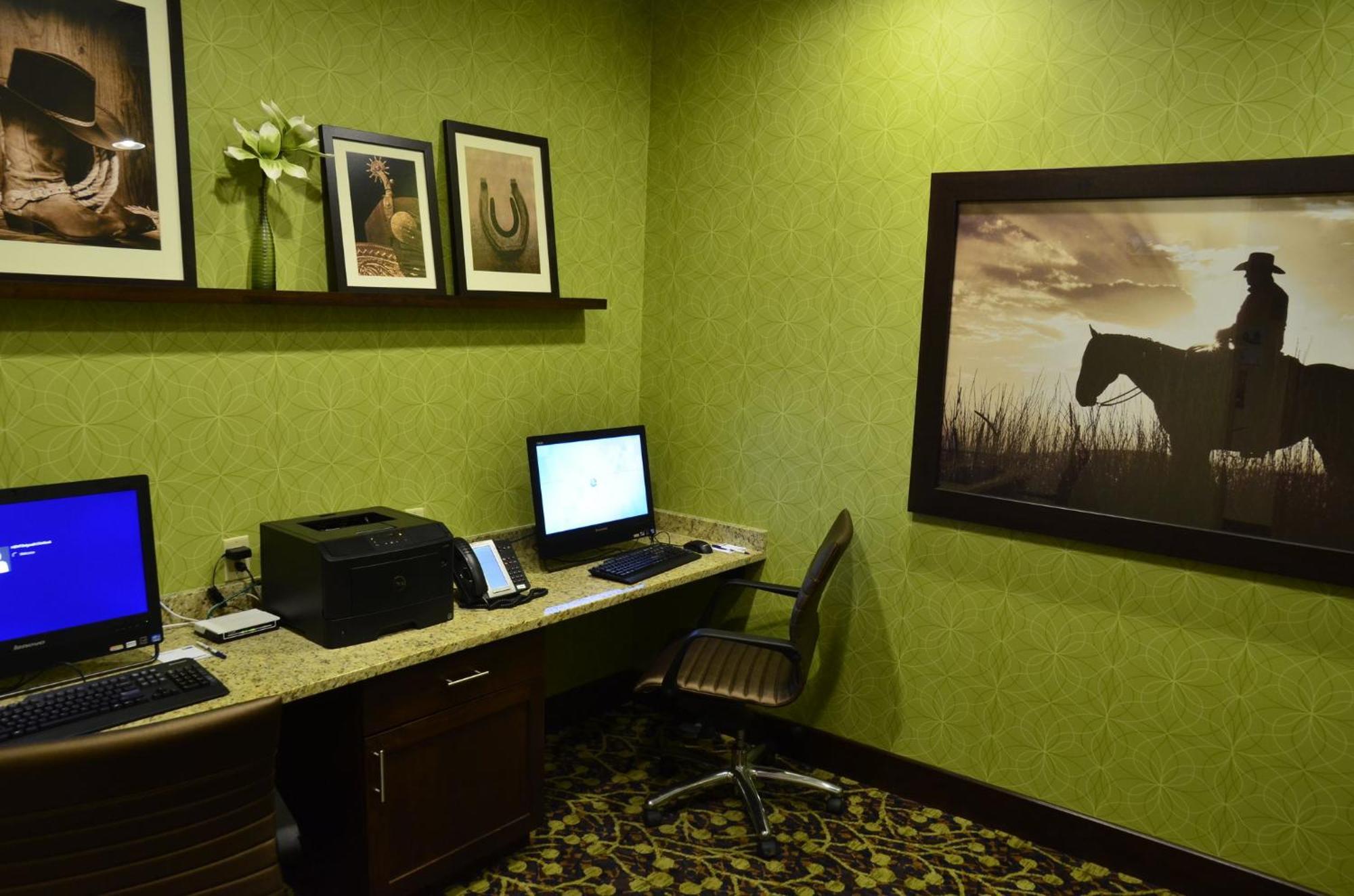 Holiday Inn Express Belgrade-Bozeman Area By Ihg Exterior photo
